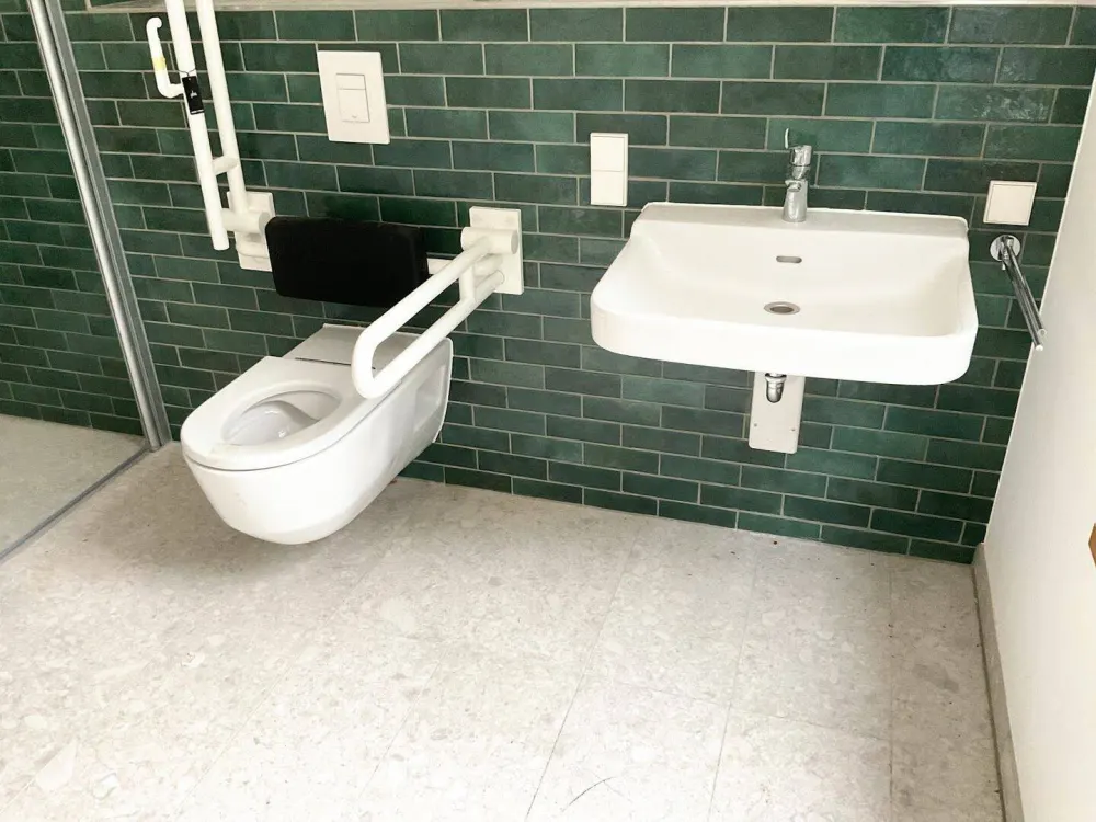 Barrierefreie Wohnung mit Terrasse - stilvoll & komfortabel wohnen, Einbauküche, Tageslichtbad