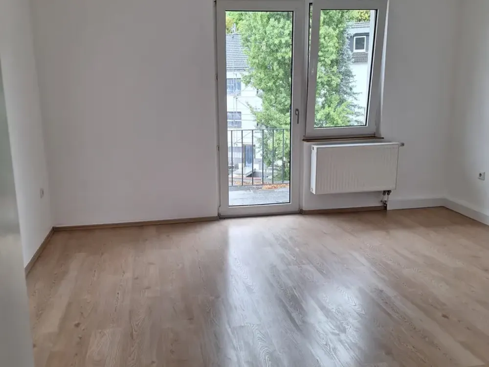 Top sanierte 2 Zi- Wohnung mit Balkon