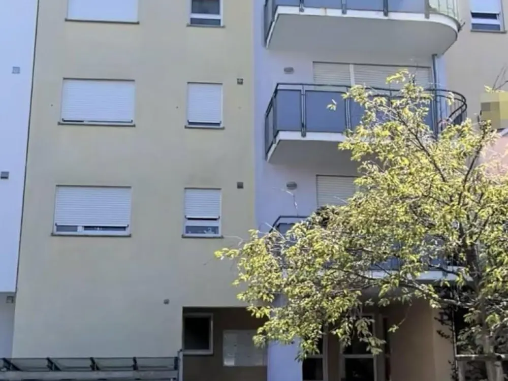 Komplett sanierte 3,5 Zimmer Wohnung mit Aufzug und Garage