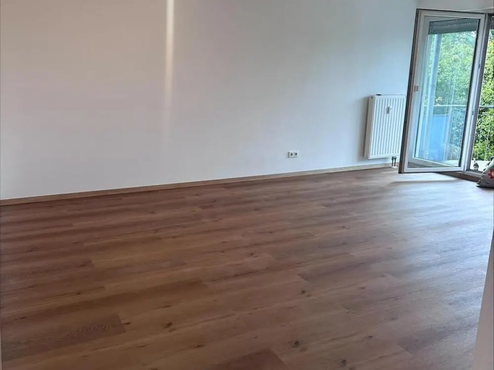 Komplett sanierte 3,5 Zimmer Wohnung mit Aufzug und Garage