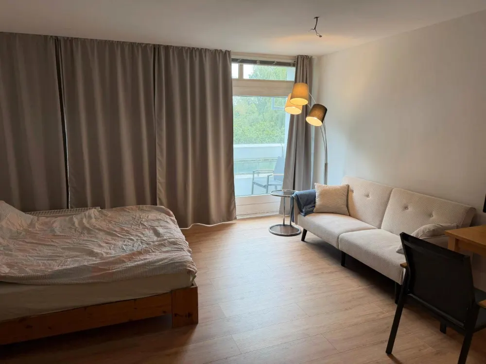 1 Zimmer Wohnung möbliert mit Balkon und Stellplatz