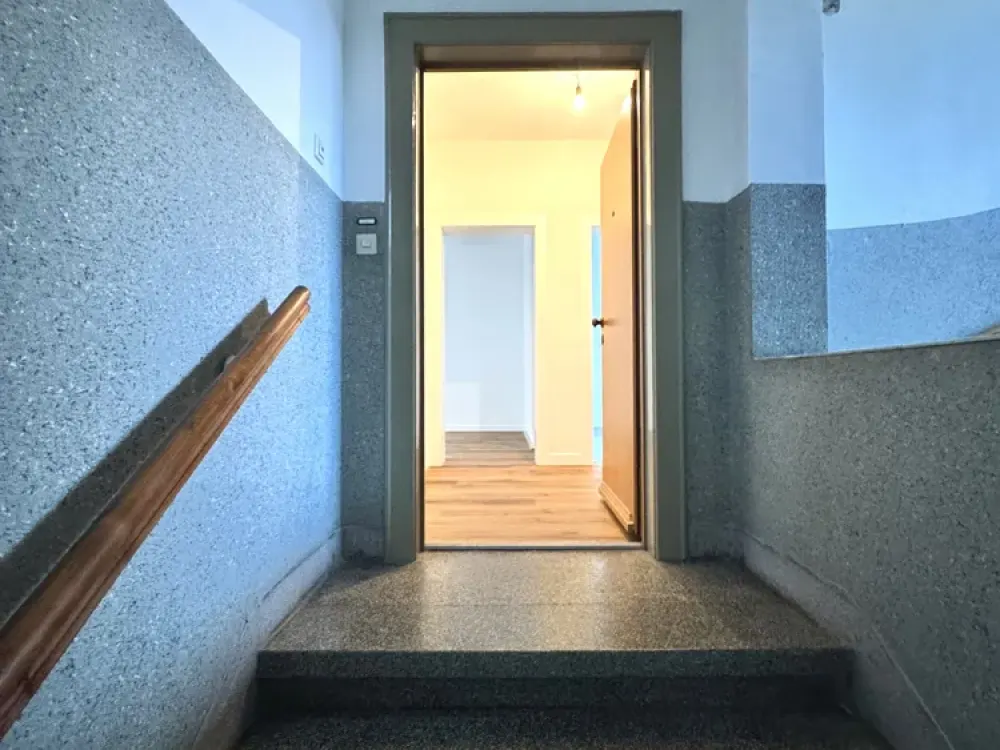 ALL NEW, ALL BEAUTIFUL! Stylish 2-Room Apartment with Glazed Balcony in TOP Location