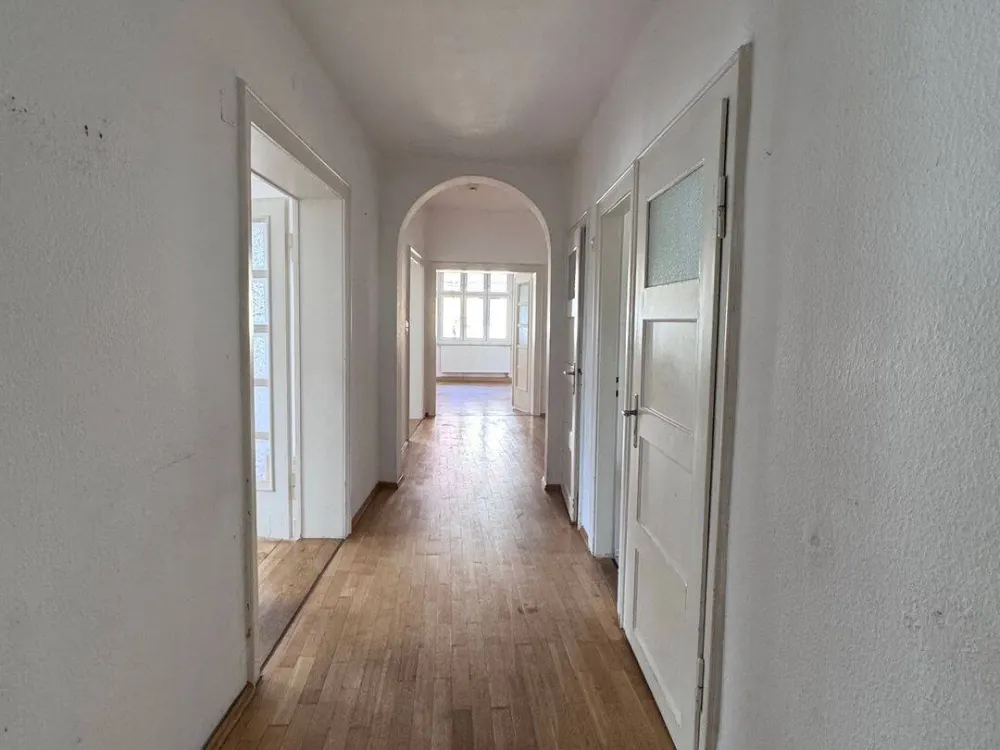 Charmante Altbauwohnung sucht Liebhaber: 6,5 Zimmer, Balkon, 3 Monate mietfrei