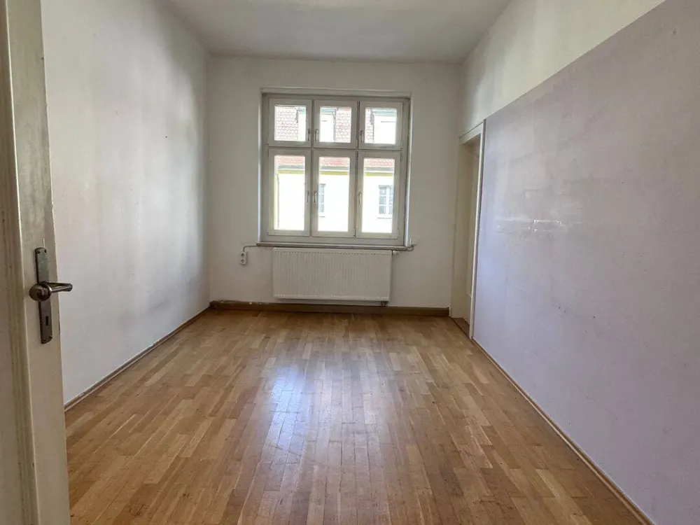 Charmante Altbauwohnung sucht Liebhaber: 6,5 Zimmer, Balkon, 3 Monate mietfrei