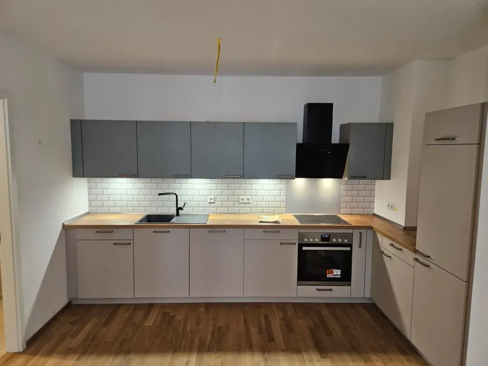 Stilvolle 2-Zimmer-Neubauwohnung mit hochwertiger Einbauküche, Balkon und Fußbodenheizung