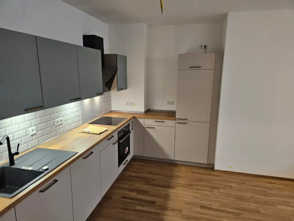 Stilvolle 2-Zimmer-Neubauwohnung mit hochwertiger Einbauküche, Balkon und Fußbodenheizung