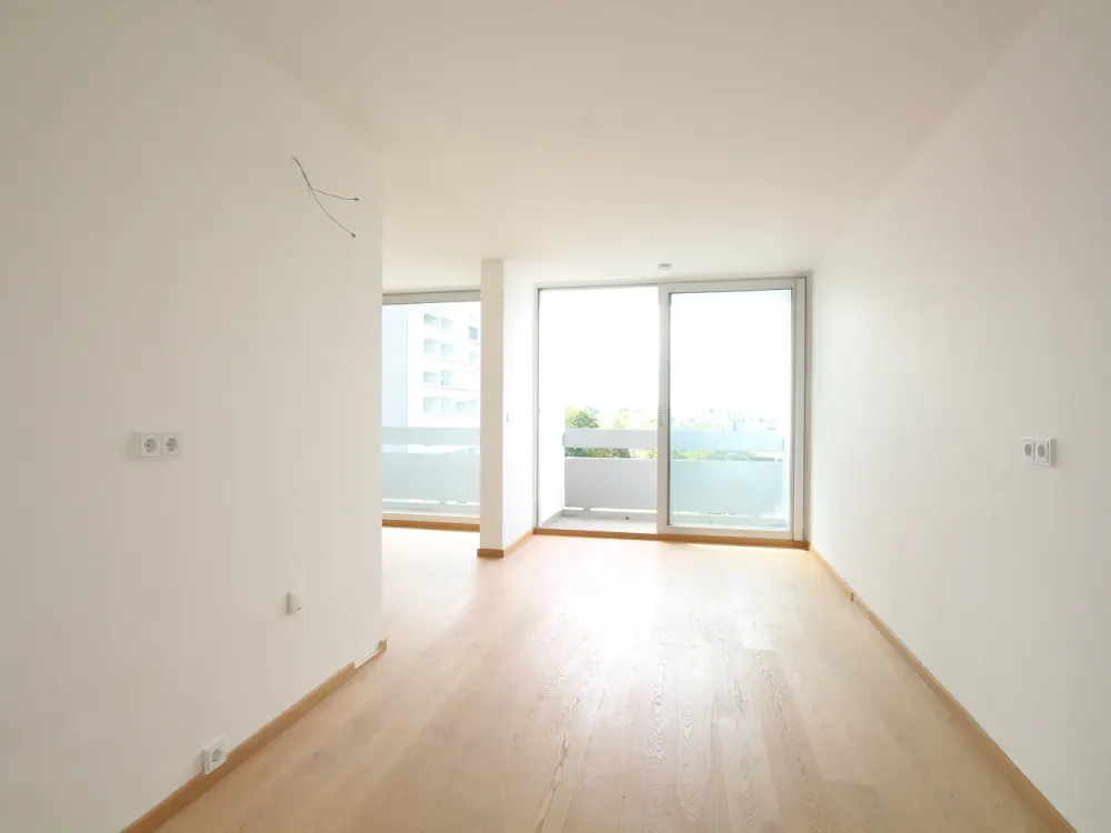 Lichtdurchflutete Wohnung mit 4 Balkonen in ruhiger Grünlage in Bogenhausen!