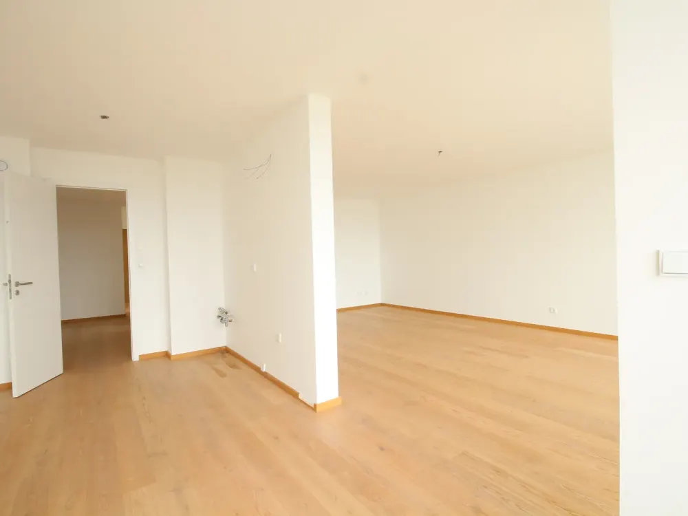 Lichtdurchflutete Wohnung mit 4 Balkonen in ruhiger Grünlage in Bogenhausen!