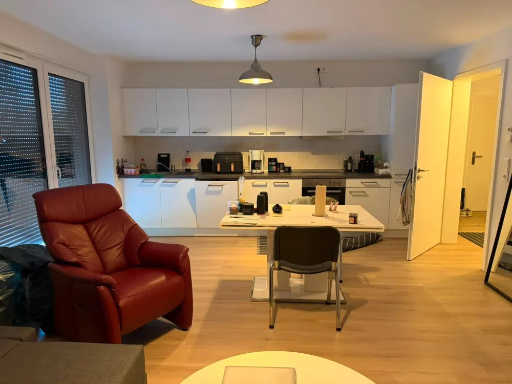 Möblierte 2-Zimmer-Neubauwohnung mit Balkon, ruhige grüne Lage
