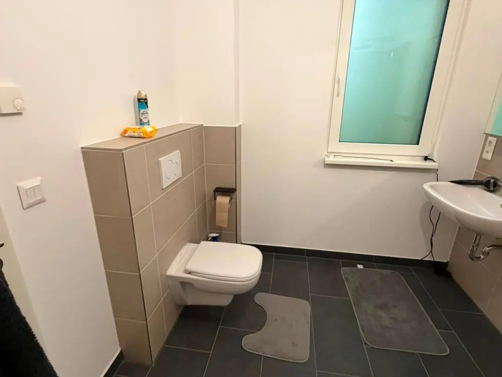 Möblierte 2-Zimmer-Neubauwohnung mit Balkon, ruhige grüne Lage