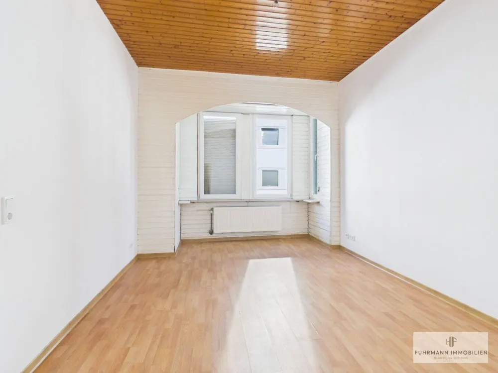 Lichtdurchflutete 4 ZKB Wohnung mit Loggia in gepflegtem Dreifamilienhaus in Saarbrücken-Malstatt
