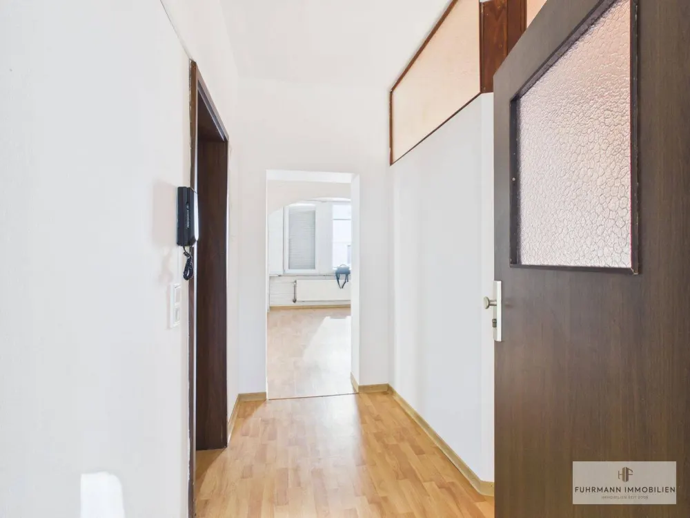 Lichtdurchflutete 4 ZKB Wohnung mit Loggia in gepflegtem Dreifamilienhaus in Saarbrücken-Malstatt