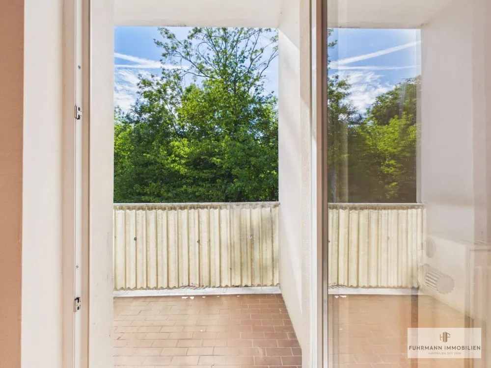 Lichtdurchflutete 4 ZKB Wohnung mit Loggia in gepflegtem Dreifamilienhaus in Saarbrücken-Malstatt