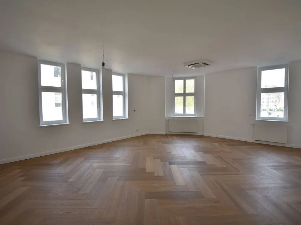 ERSTBEZUG in OBK! Moderne 2-Zi-Whg mit Altbaucharme