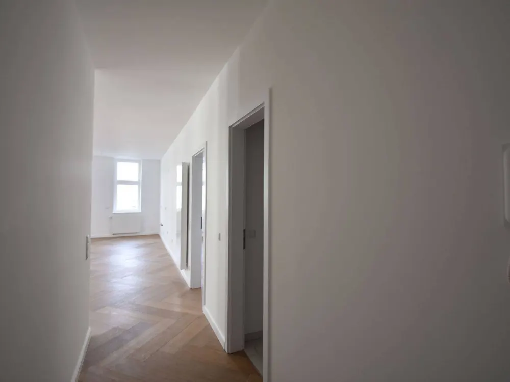 ERSTBEZUG in OBK! Moderne 2-Zi-Whg mit Altbaucharme