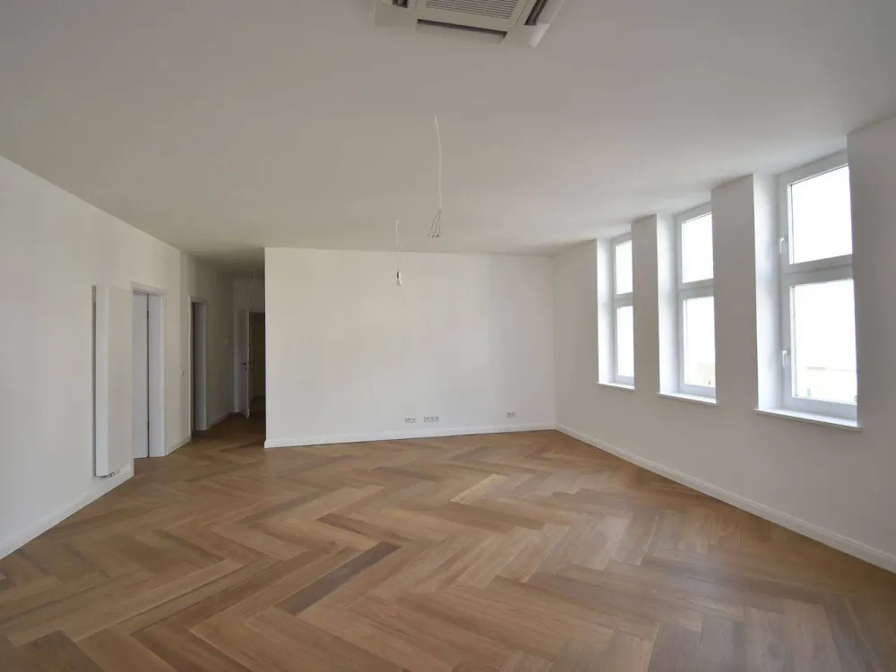 ERSTBEZUG in OBK! Moderne 2-Zi-Whg mit Altbaucharme