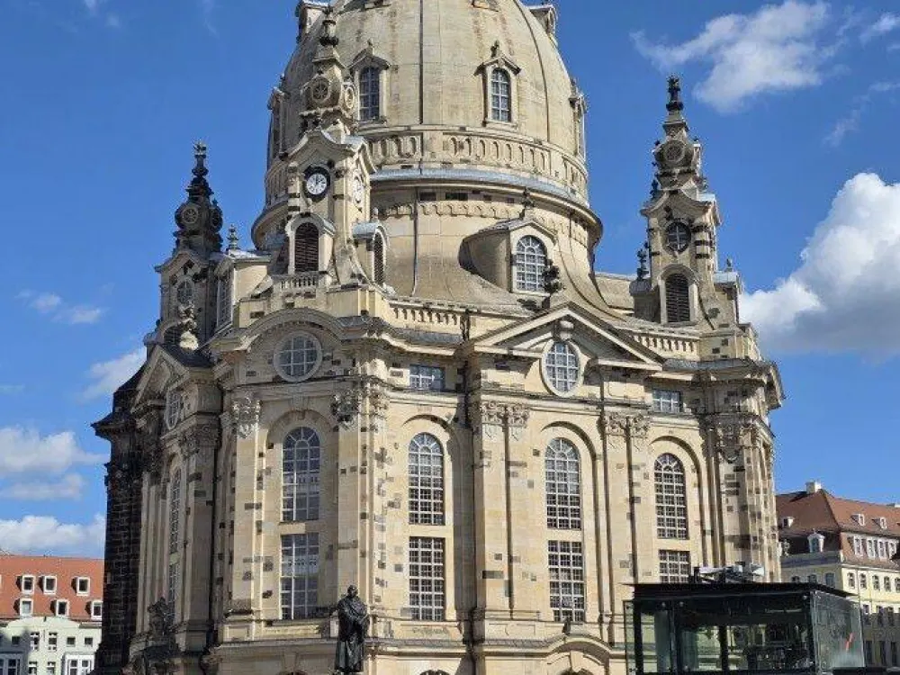 Eindrucksvoll und attraktiv Wohnen in exklusiver Lage am historischen Neumarkt!