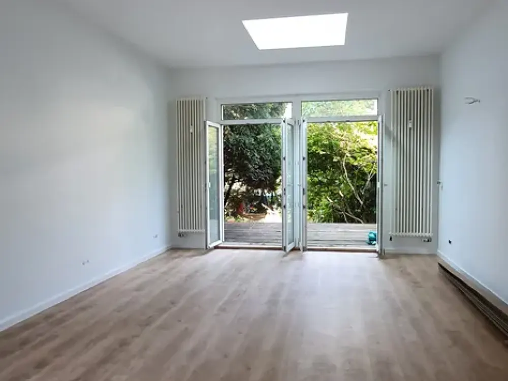 Beautiful Old Building Apartment 2.5 Rooms with Terrace in Düsseldorf