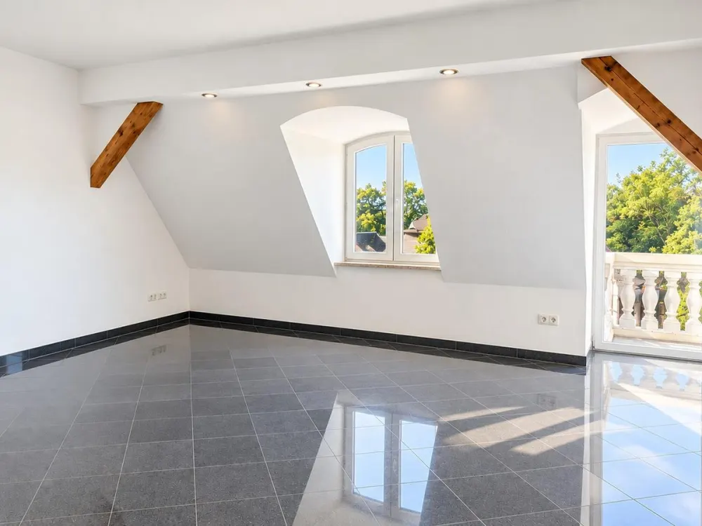 Villa Balustrada Wassergrundstück DG-WE an der weißen Elster, 2xBad, Granit, Einbauspiegel, Klima