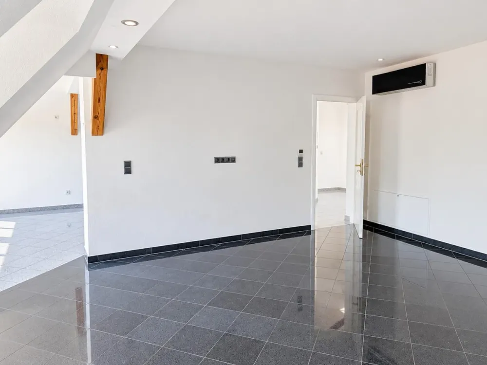 Villa Balustrada Wassergrundstück DG-WE an der weißen Elster, 2xBad, Granit, Einbauspiegel, Klima