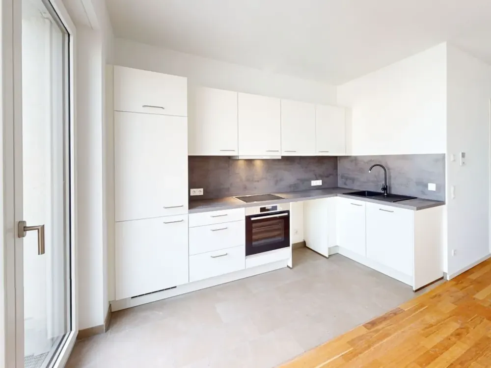 2-Zimmer-Wohnung mit Balkon im 2. Stock in Frankfurt am Main