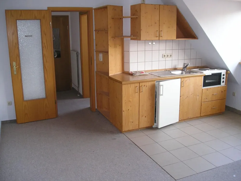 Kleine, praktische Single Wohnung mit Küche und Dusche zu vermieten