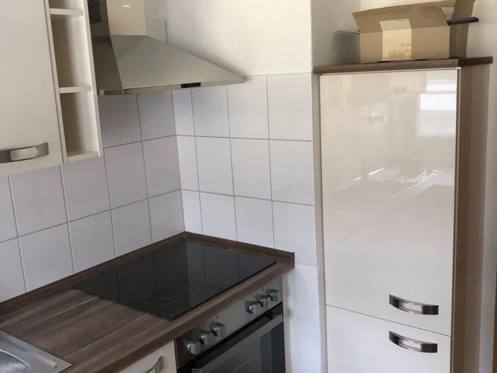 Schöne Wohnung 2 Zimmer, Küche, Bad, 66 Qm