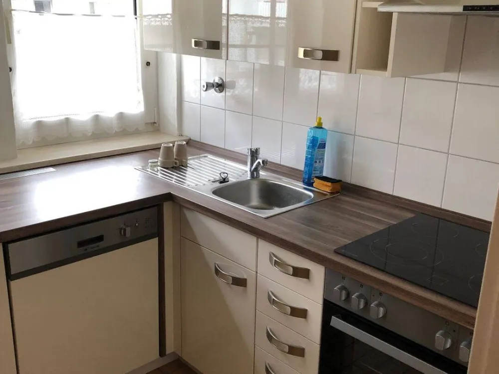 Schöne Wohnung 2 Zimmer, Küche, Bad, 66 Qm