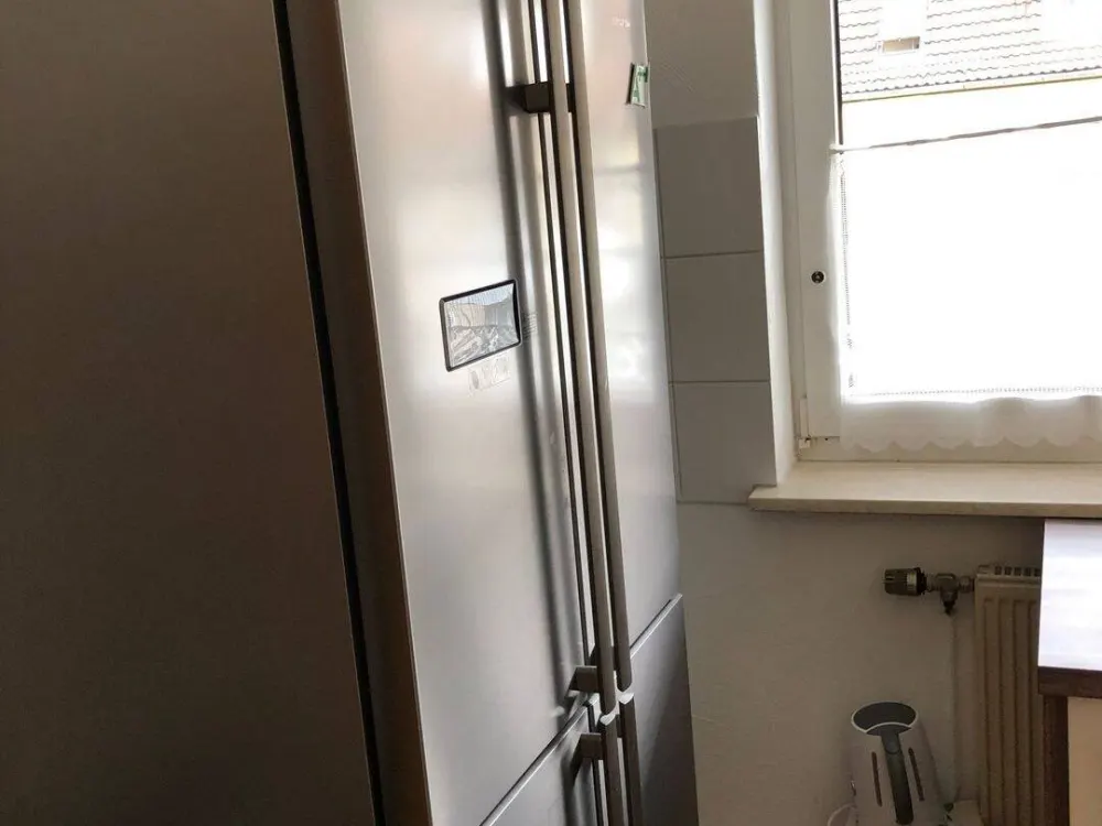 Schöne Wohnung 2 Zimmer, Küche, Bad, 66 Qm