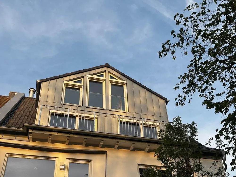 Erstbezug: Exklusive klimatisierte Maisonette mit Dachterrasse