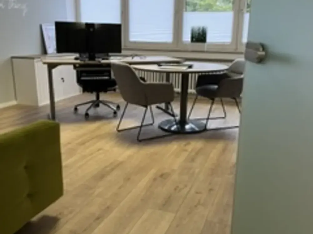 Neuwertige 2-Zimmer-Wohnung im 1.OG mit EBK und Balkon im beliebten Hansaviertel