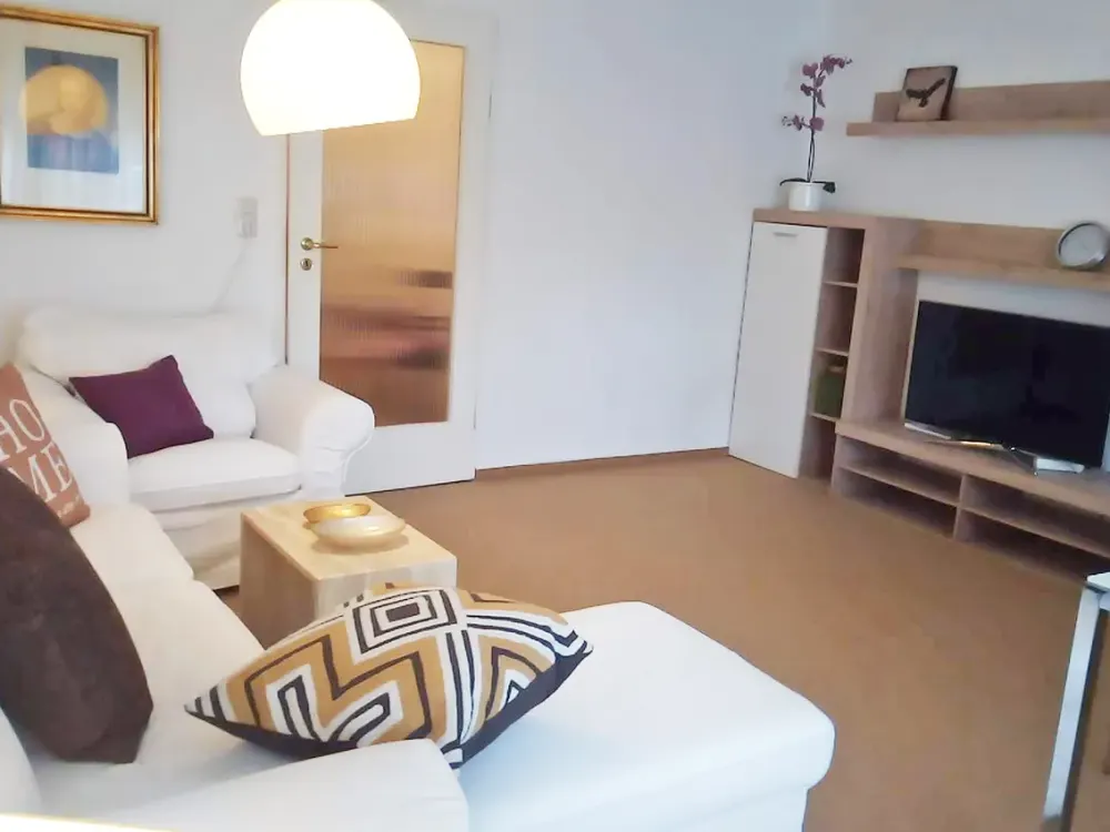 Traumwohnung, vollausgestattet und sofort beziehbar, in begehrter Lage, super Verkehrsanbindung