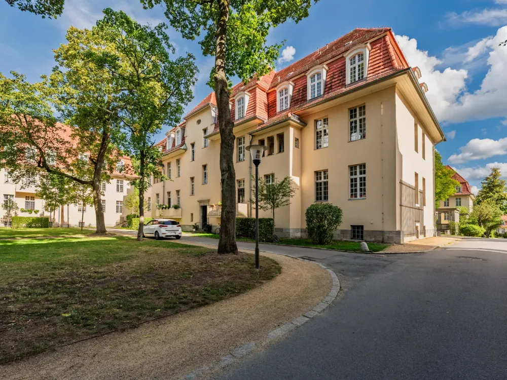 Wohnen mit Charakter: 2-Zimmer-Wohnung in Berlin-Buch