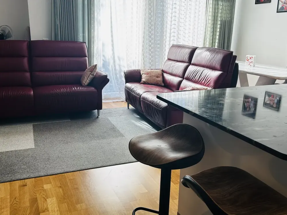 Neuwertige 4-Zimmer-Wohnung mit Einbauküche in Ludwigsburg Mitte : 1700 € Kaltmiete 300 € Nebenkoste