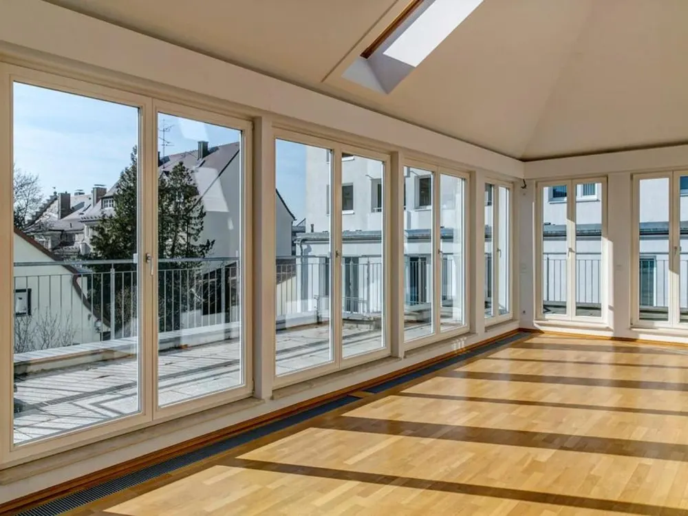Lichtdurchflutete Penthouse-Wohnung mit Dachterrasse unweit der Münchener City