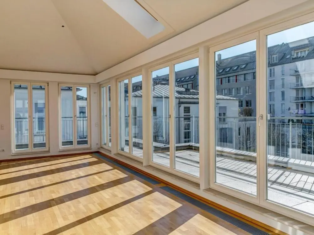 Lichtdurchflutete Penthouse-Wohnung mit Dachterrasse unweit der Münchener City