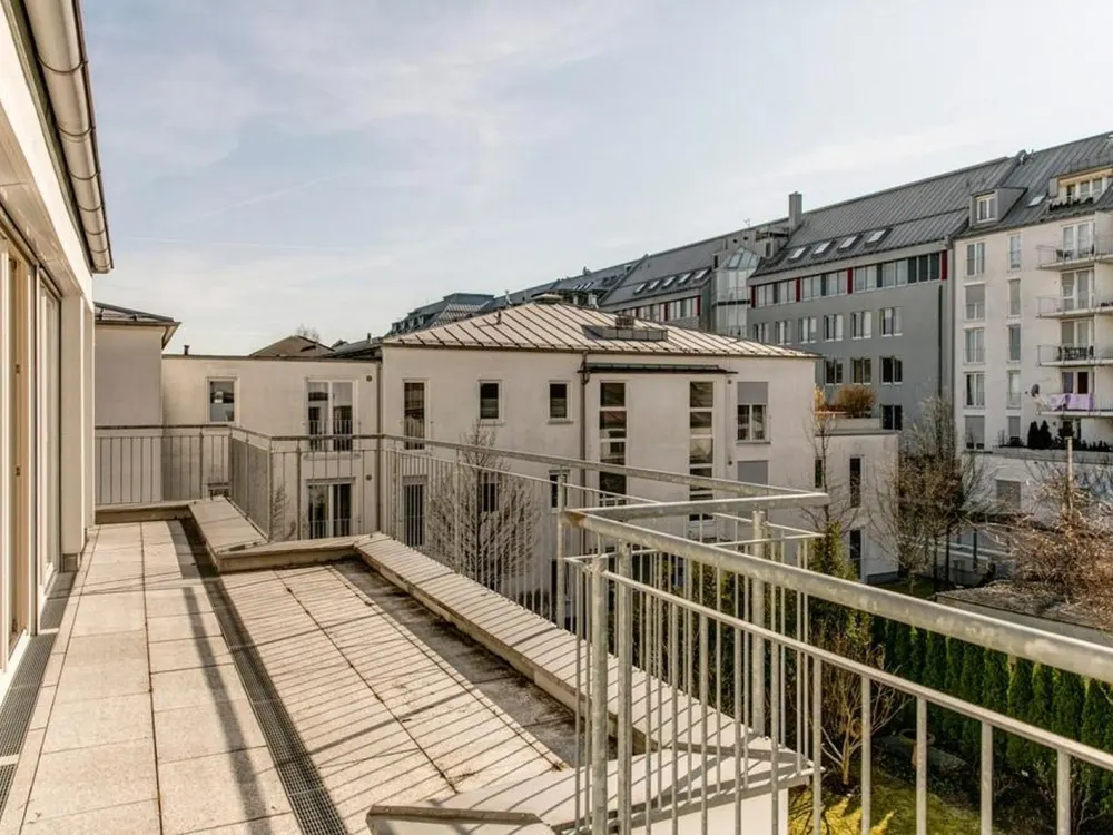 Lichtdurchflutete Penthouse-Wohnung mit Dachterrasse unweit der Münchener City