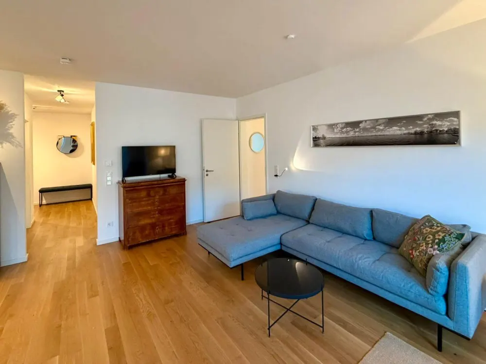 Design meets comfort: furnished 3-room apartment Neue Mitte Altona