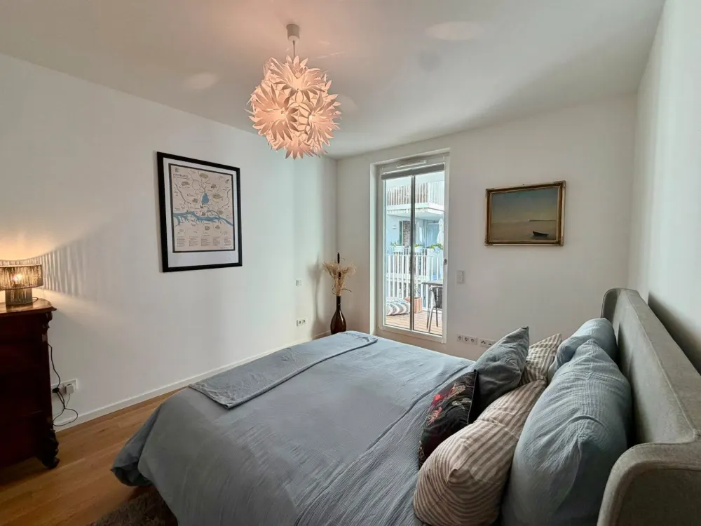Design meets comfort: furnished 3-room apartment Neue Mitte Altona