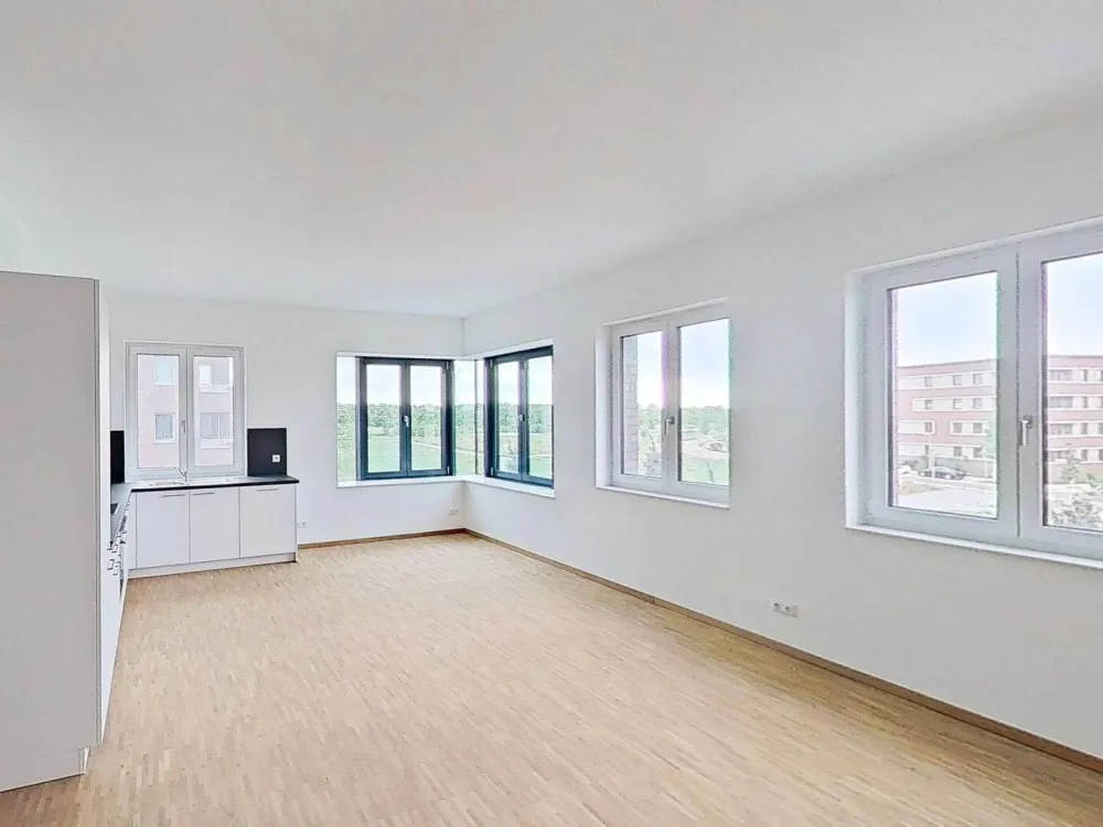 New Build in First Occupancy: Spacious 4-Room Apartment with Built-In Kitchen