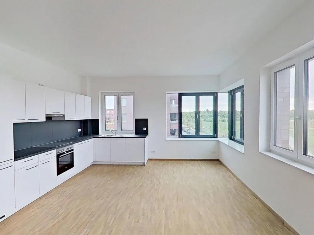 New Build in First Occupancy: Spacious 4-Room Apartment with Built-In Kitchen