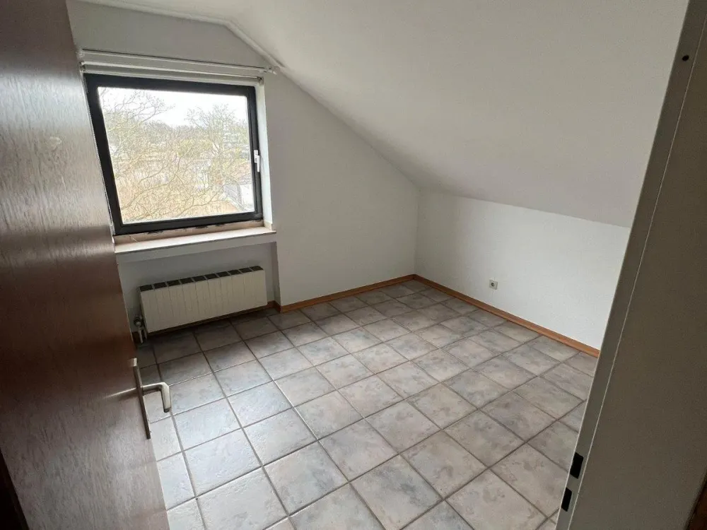 2-Zimmer-Dachgeschosswohnung mit Balkon in Langenfeld-Richrath