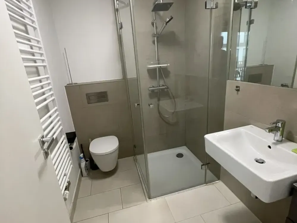 Neuer Mietpreis+Sof. bezugsber.! Mod. vollmöbl. 2-Zi.-Whg. m. Loggia, Concierge & Fitness