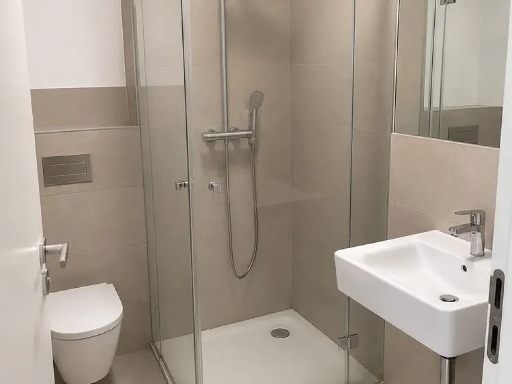 Neuer Mietpreis+Sof. bezugsber.! Mod. vollmöbl. 2-Zi.-Whg. m. Loggia, Concierge & Fitness