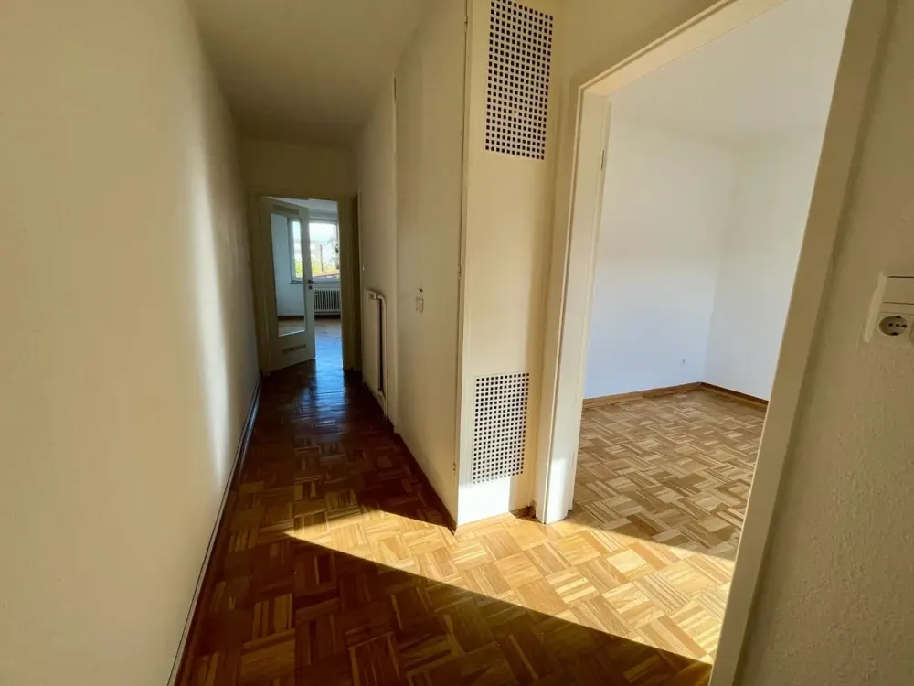 Parkett, Einbauküche und Aufzug, 2-Zimmer-Wohnung in Hannover Vahrenwald-List!