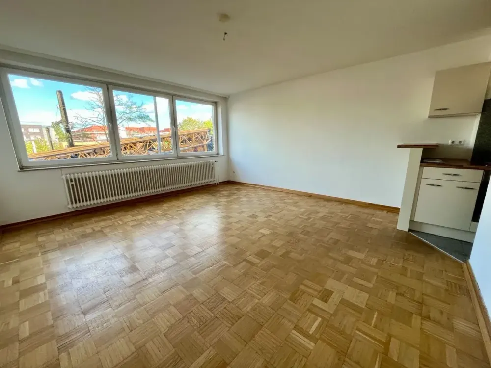 Parkett, Einbauküche und Aufzug, 2-Zimmer-Wohnung in Hannover Vahrenwald-List!
