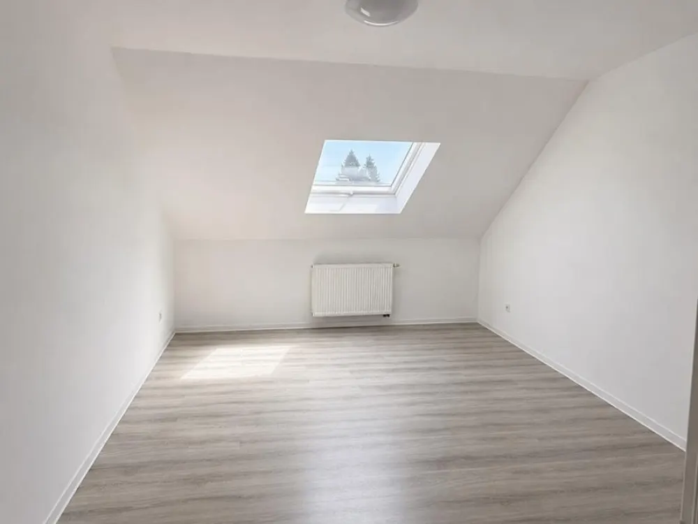 Kernsanierte DG Wohnung 100qm 4ZKB Saarlouis - Lisdorf