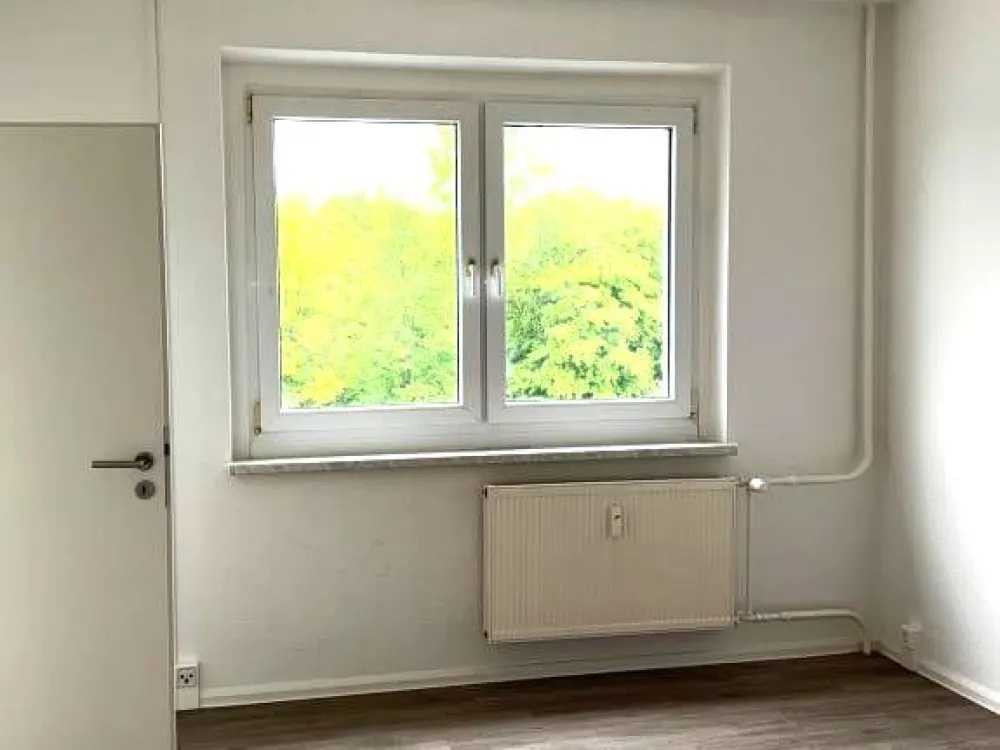 Bezugsfrei. Frisch renoviert. Bereit. / Available now. Renovated. Ready for you.
