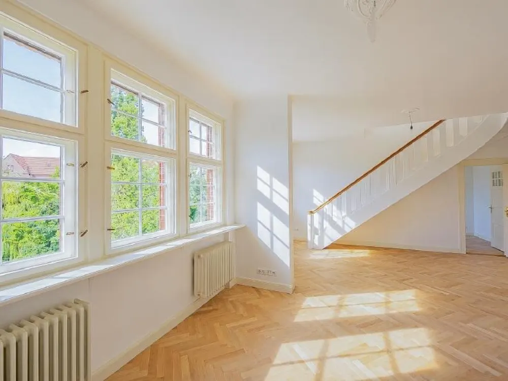 Am Kreuzpfuhlteich in Weißensee: 4 Zi-DG-Maisonette mit Aufzug EBK u 2 Balkonen (WE09)