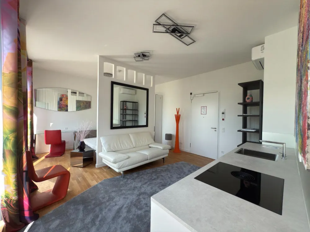 Furnished Penthouse with Large West Terrace & Air Conditioning